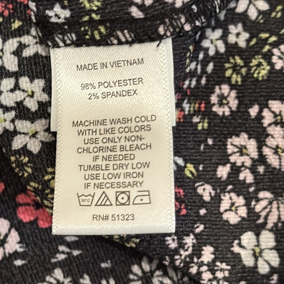 NWT CeCe Floral Top - Picture 11 of 11
